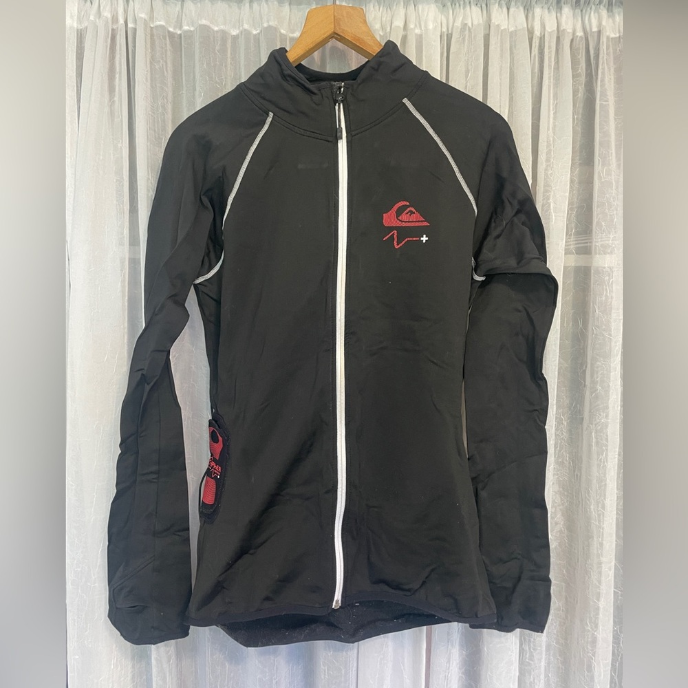 Quiksilver heated under layer
